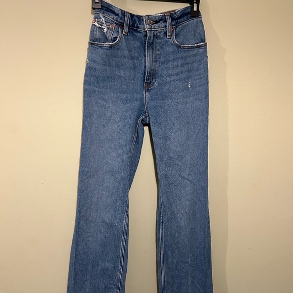 Abercrombie & Fitch Curve Love 90’s Relaxed Jean High Rise - Picture 2 of 3